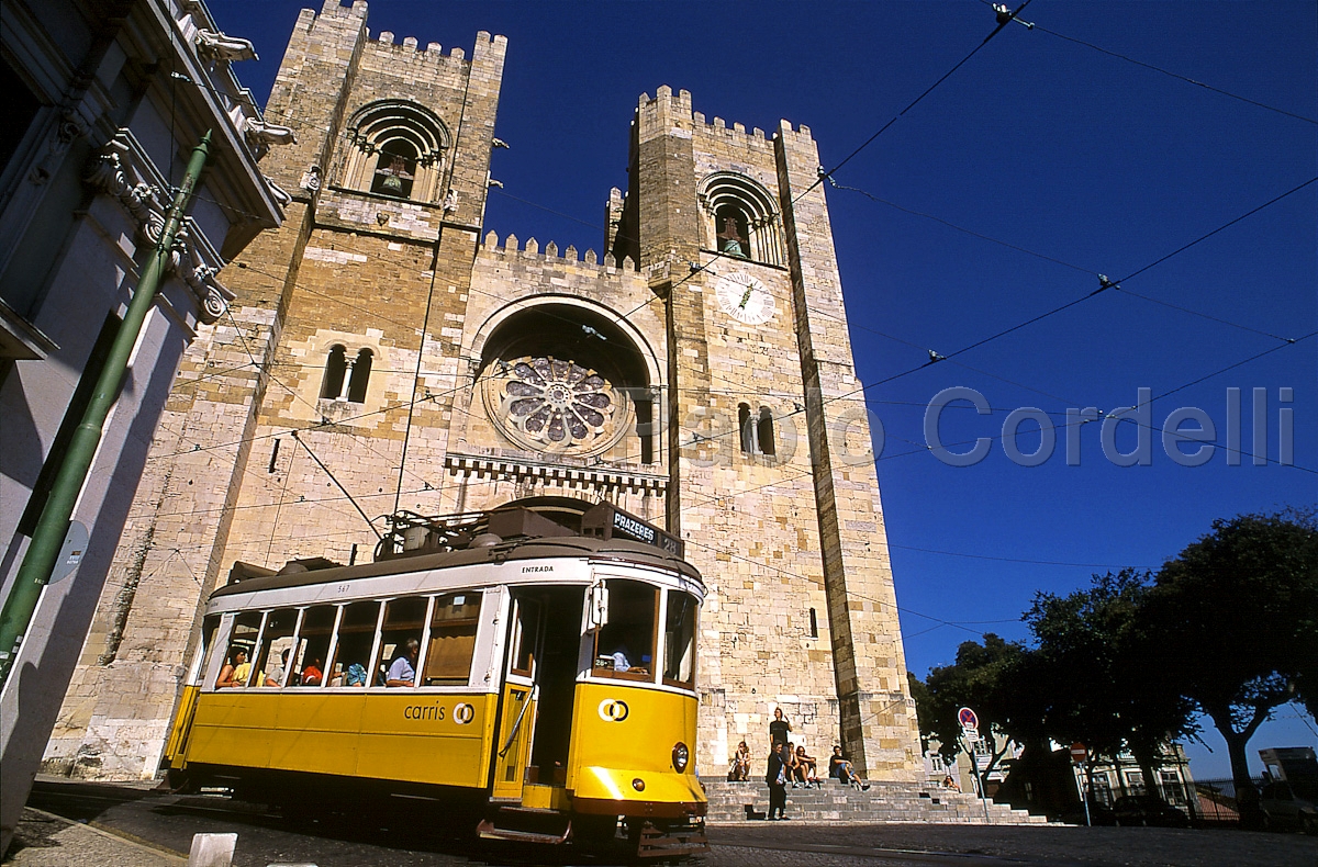 Cathedral, Lisbon, Portugal
(cod:Portugal 26)